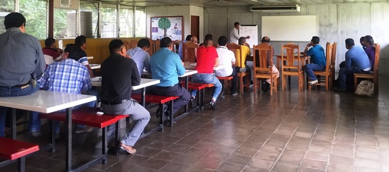 CAPACITACIÓN A INSTALADORES SOBRE FACHADAS DE PANEL POLIURETANO Y ELABORACIÓN DE FLASHING