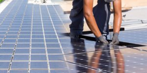 Una guía introductoria a las Soluciones Fotovoltaicas UNA GUÍA INTRODUCTORIA A LAS SOLUCIONES FOTOVOLTAICAS